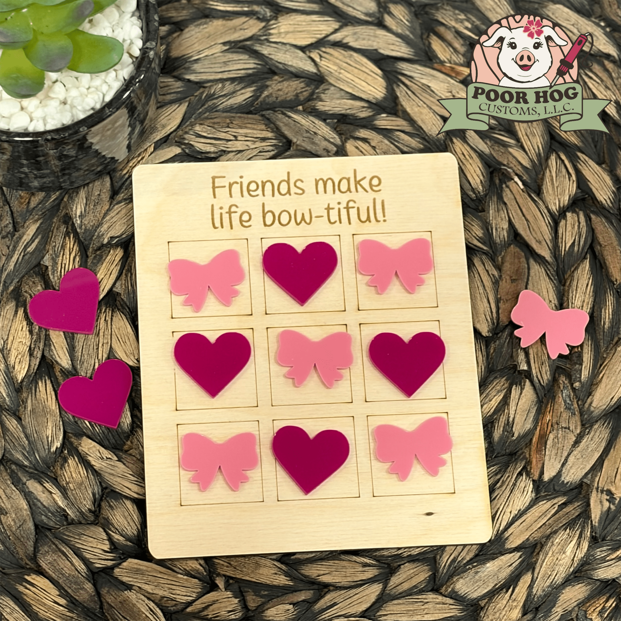 Valentine Tic Tac Toe Game: Wooden Board with Hearts & Bows. Kids Fun!