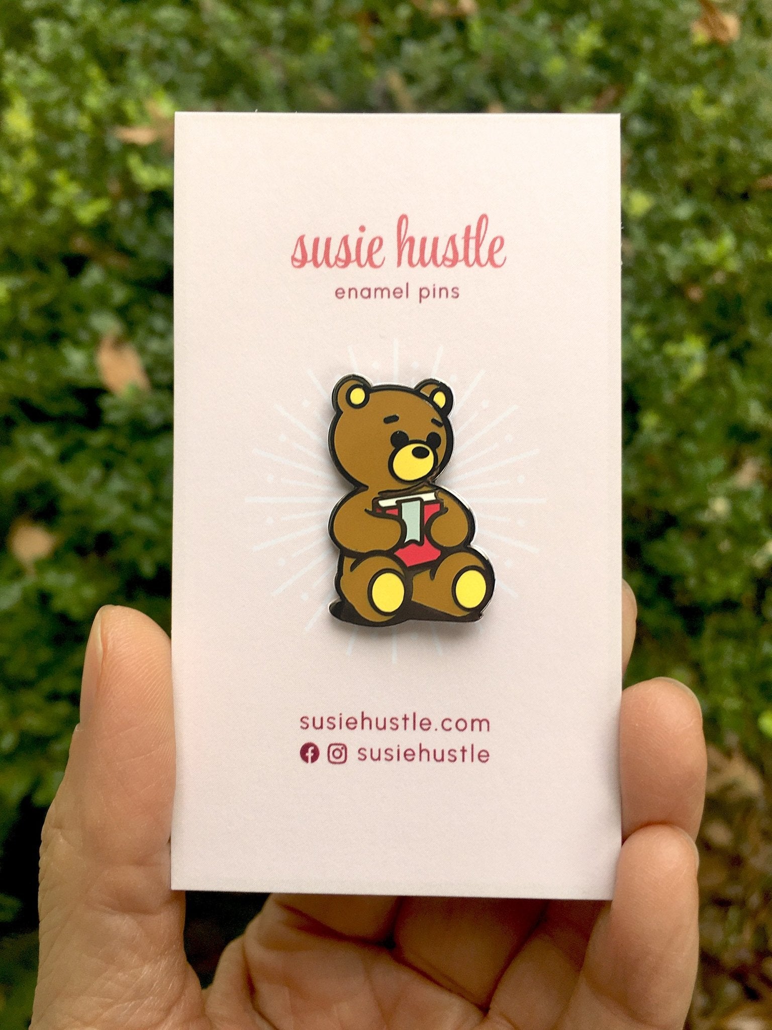 Reading Bear Enamel Pin – Cute Book Lover Pin for Readers & Kids at Heart