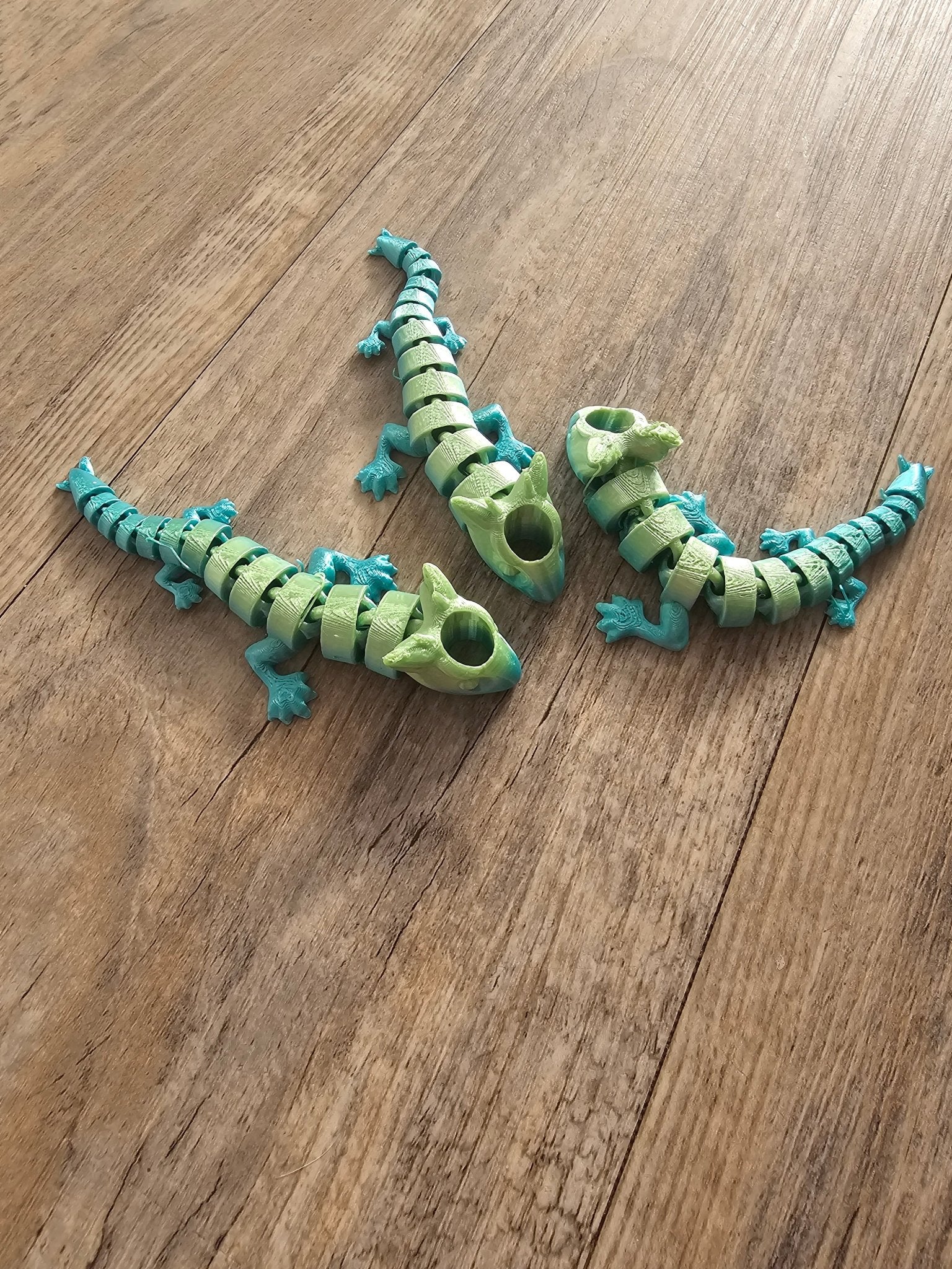 Articulated Chameleon Straw Toppers: 3D-Printed, Flexible Drinkware Accessories by Main Street Collective