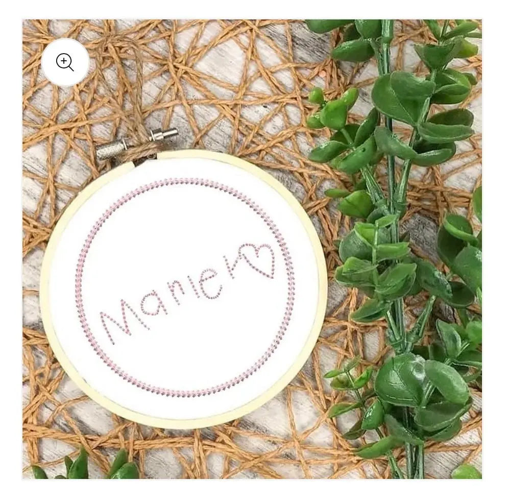 Custom Embroidery Hoop: Handwritten Name "Mamie", Line Drawing, Personalized Gift
