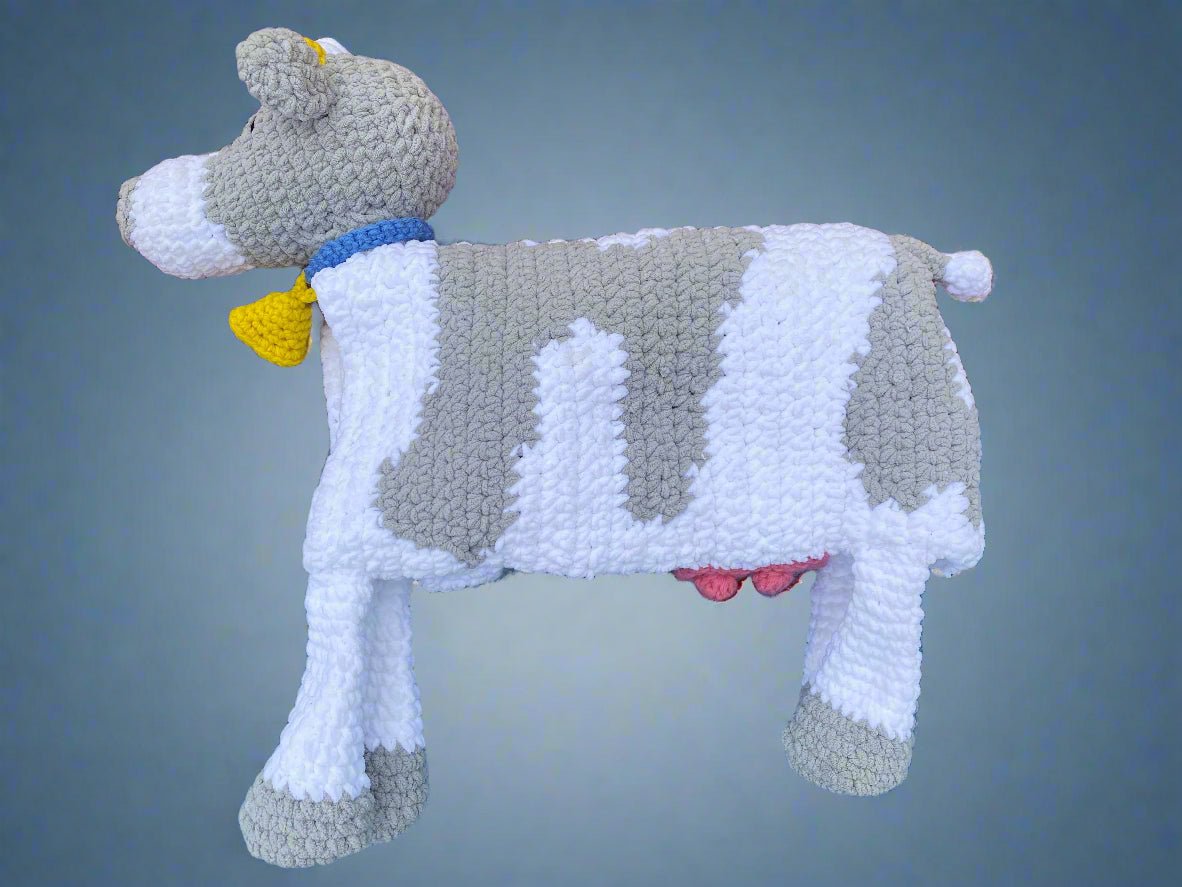 Crochet Cow Blanket: Handmade, soft & cozy for kids and adults. Cute cow design. Playful and warm!
