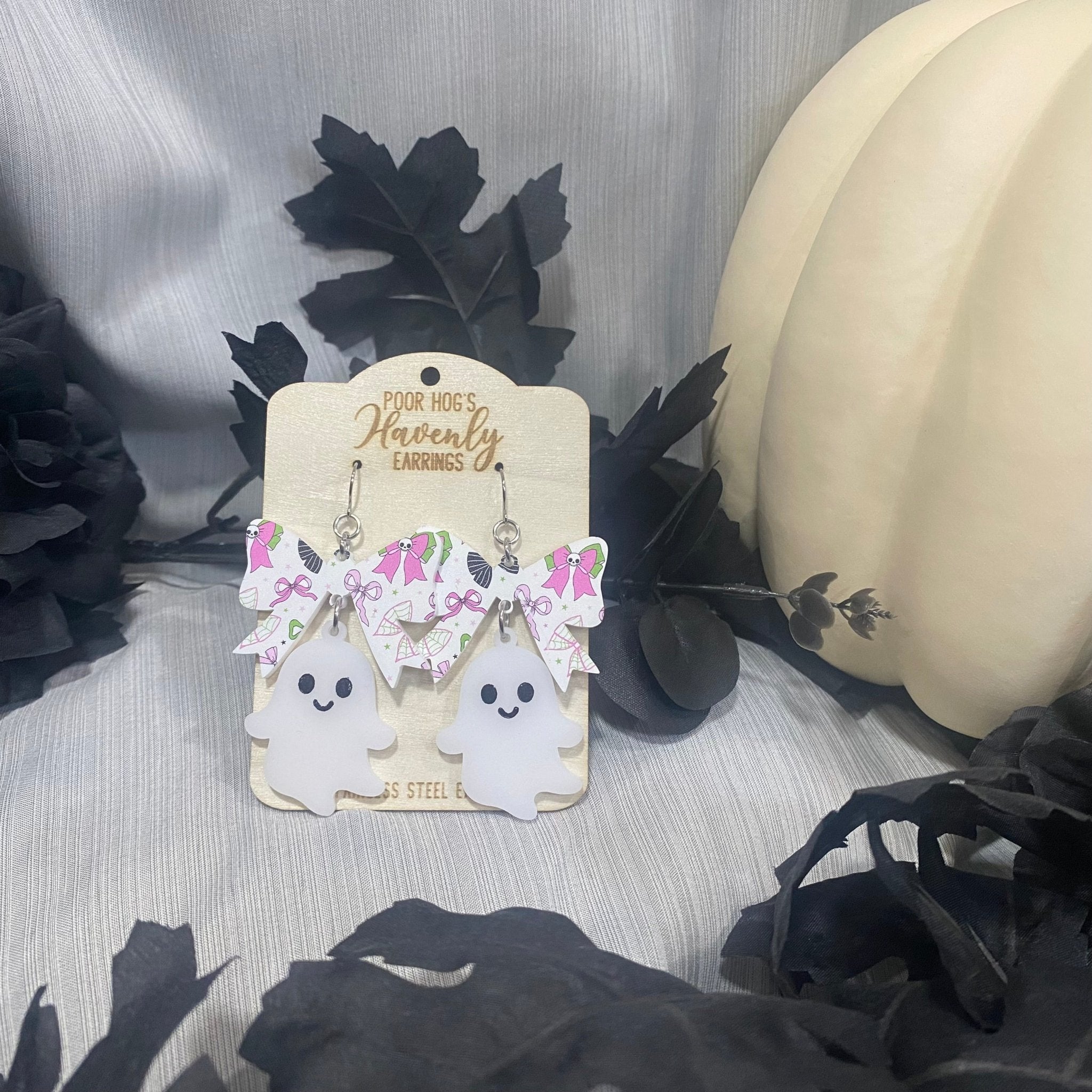 Spooky Cute Ghost Bow Earrings – Halloween Acrylic Dangle Earrings, Handmade Statement Jewelry, Fun Fall Party Gift