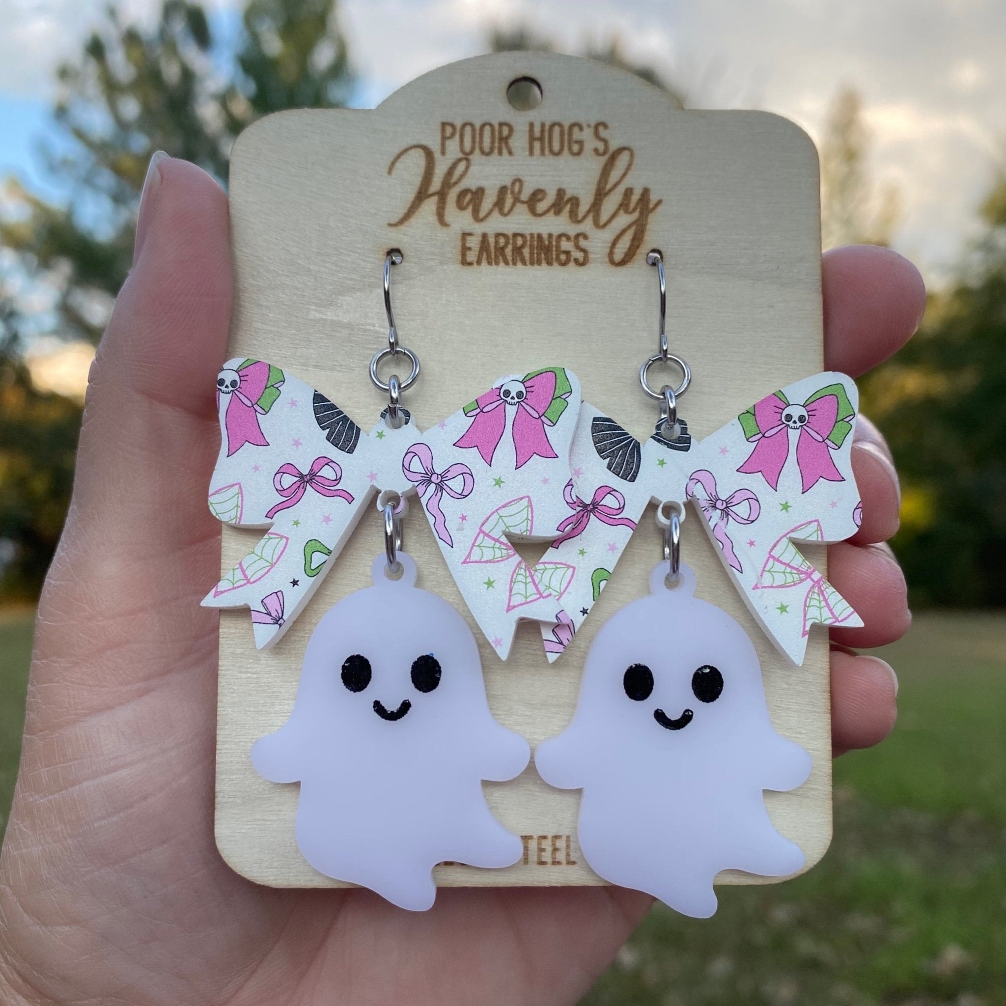 Spooky Cute Ghost Bow Earrings – Halloween Acrylic Dangle Earrings, Handmade Statement Jewelry, Fun Fall Party Gift