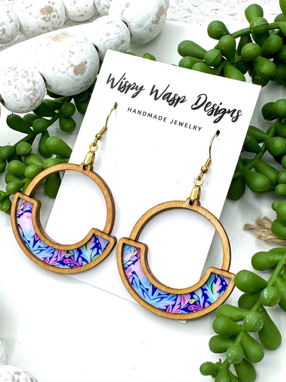 Handmade wood floral dangle earrings by Wispy Wasp. Unique design, hypoallergenic, perfect gift! 
