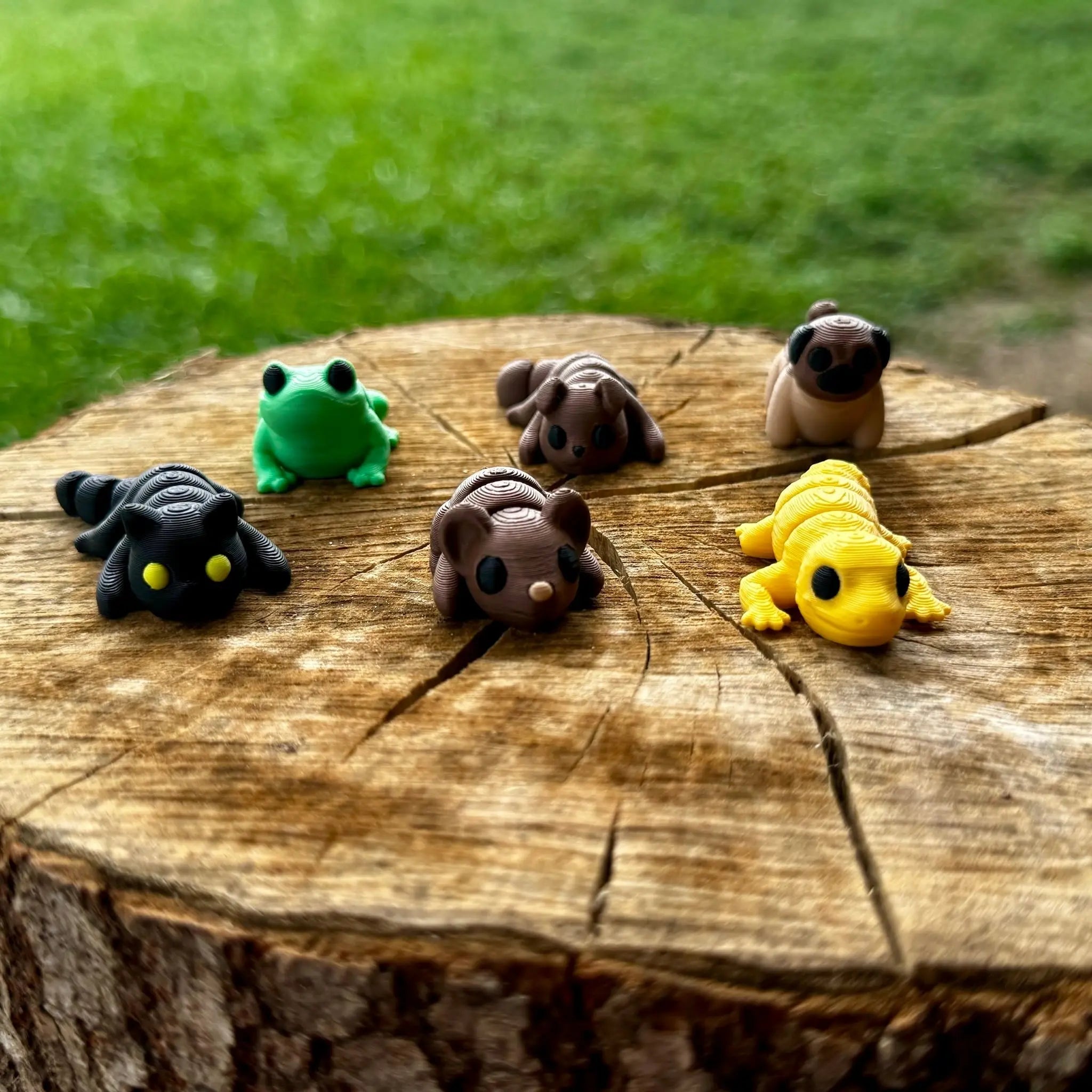 Pet Pals Bundle: 3D printed mini dog, cat, pug, mouse, gecko, frog on wooden tree stump.