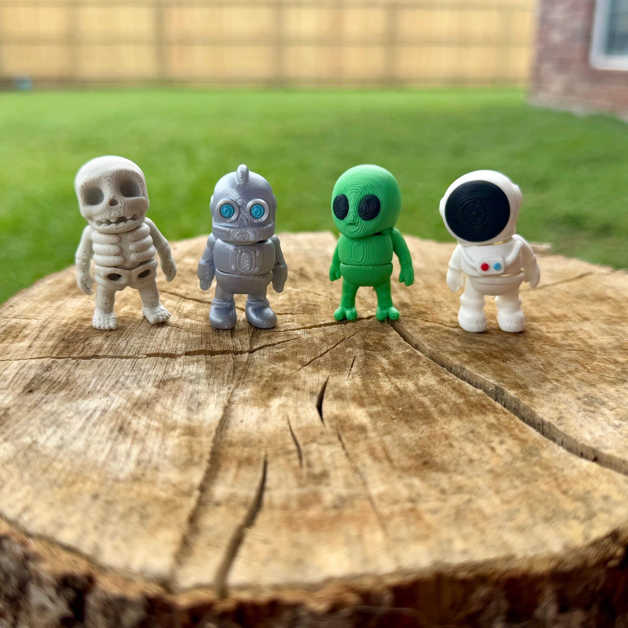 3D Printed Sci-Fi Guys Mini Bundle: Alien, Robot, Astronaut, Skeleton Figures on Wooden Stump