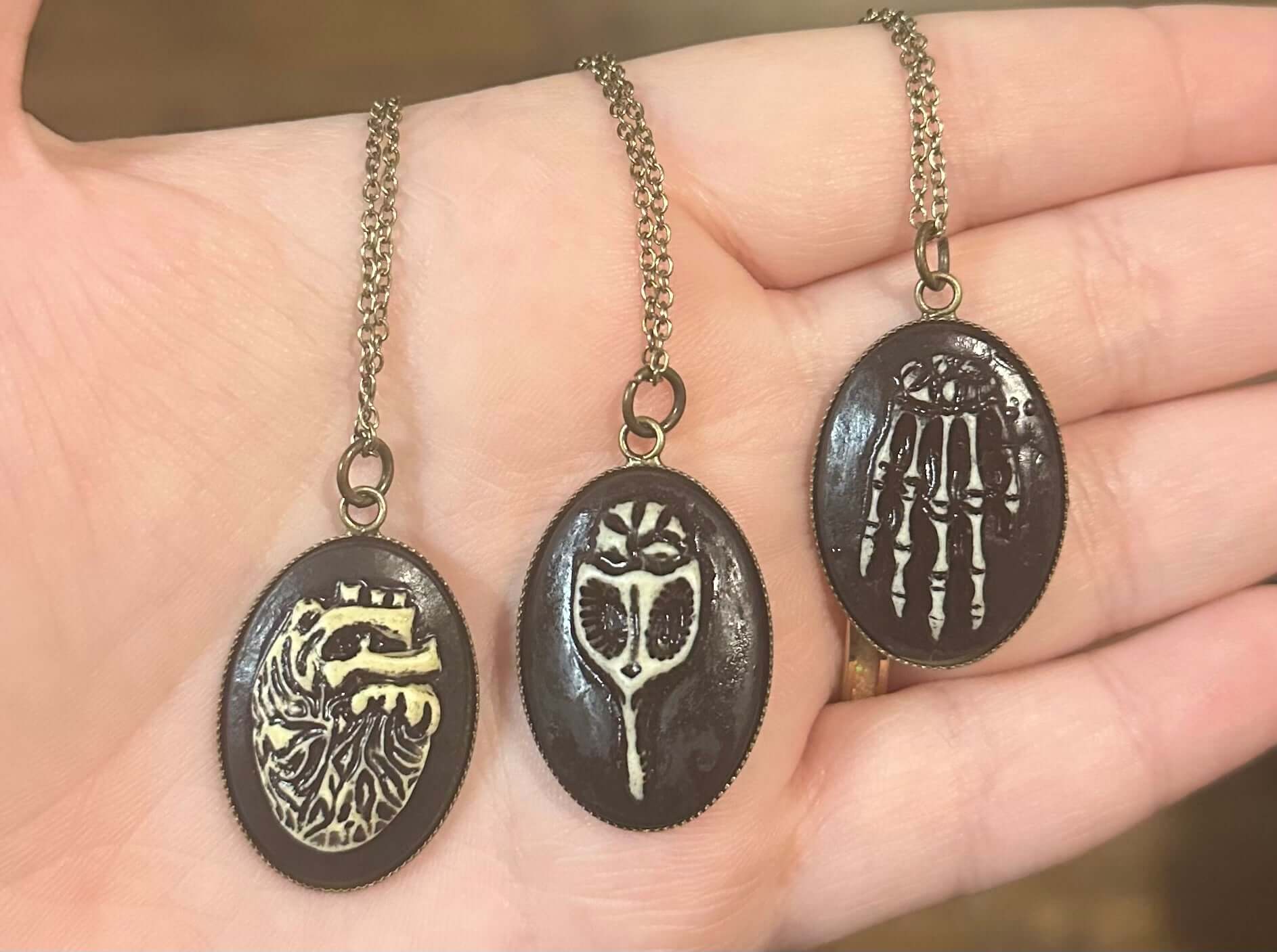 Oval Relic Pendant Necklace 16"
