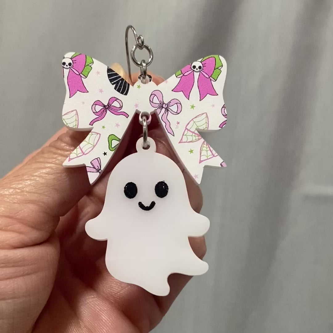 Spooky Cute Ghost Bow Earrings – Halloween Acrylic Dangle Earrings, Handmade Statement Jewelry, Fun Fall Party Gift